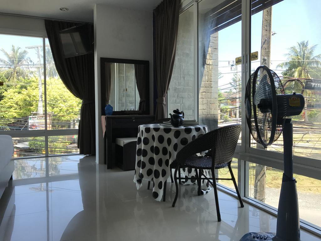 But Different Phuket Boutique Hotel Nai Harn Exterior photo