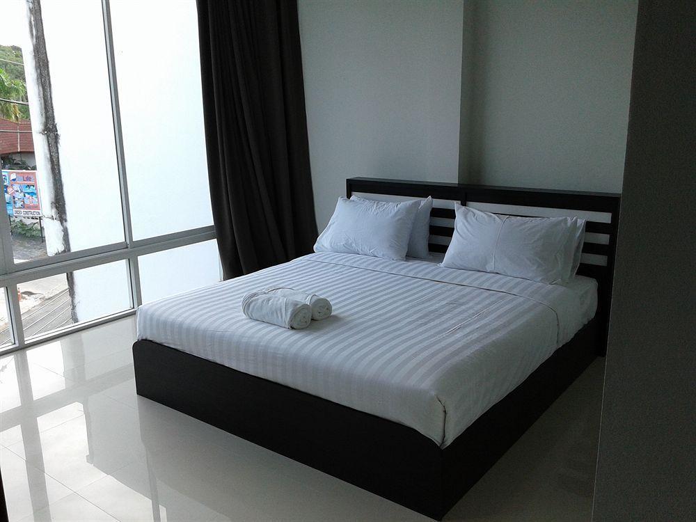 But Different Phuket Boutique Hotel Nai Harn Exterior photo